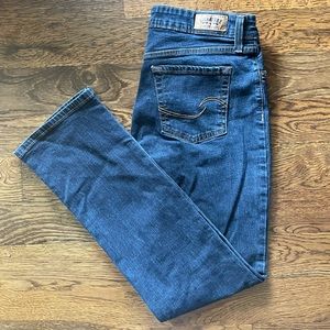 Levi’s Signature Mid-Rise Straight Jeans